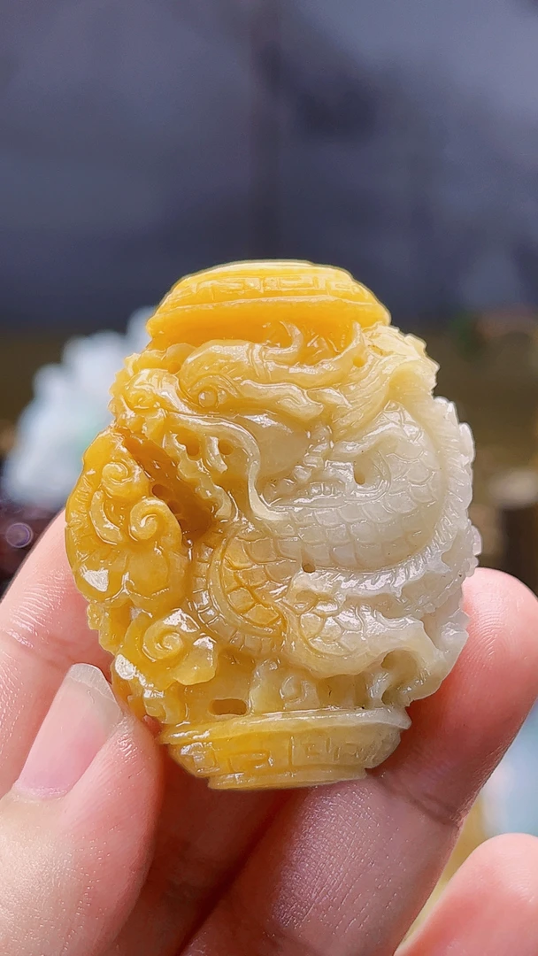 天然缅甸翡翠特色黄翡仿古龙牌毛货买断需抛光尺寸49-37-15