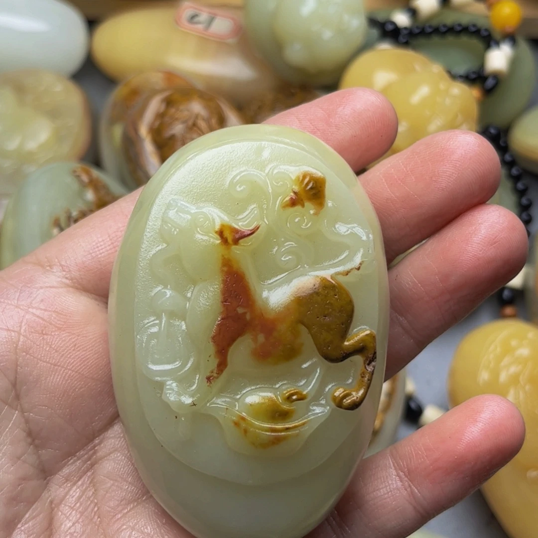 清***心石材方解石手把件狗