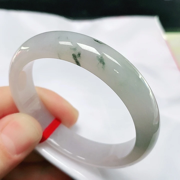 翡翠手镯未镶嵌翡翠手镯未镶嵌