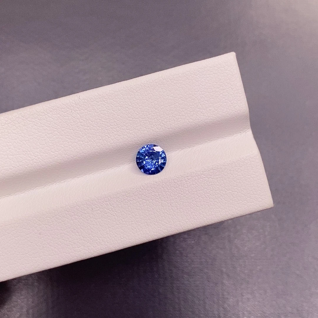 裸石蓝宝石0.77克拉 圆5.9mm