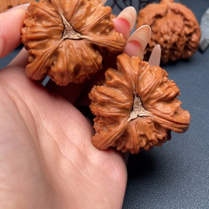 不***机文玩核桃吊坠白狮子
