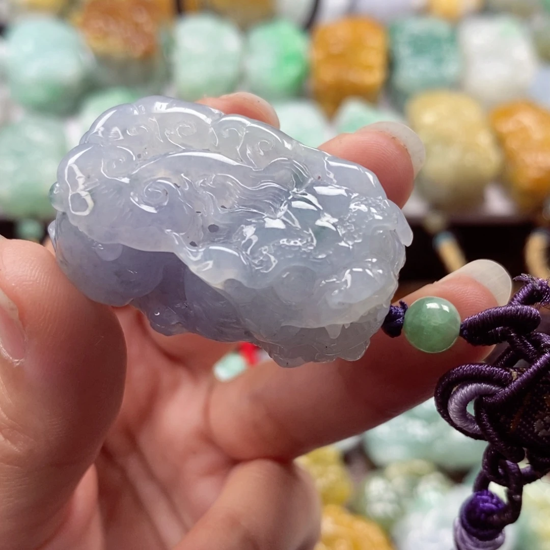 翡翠未镶嵌颈饰貔貅