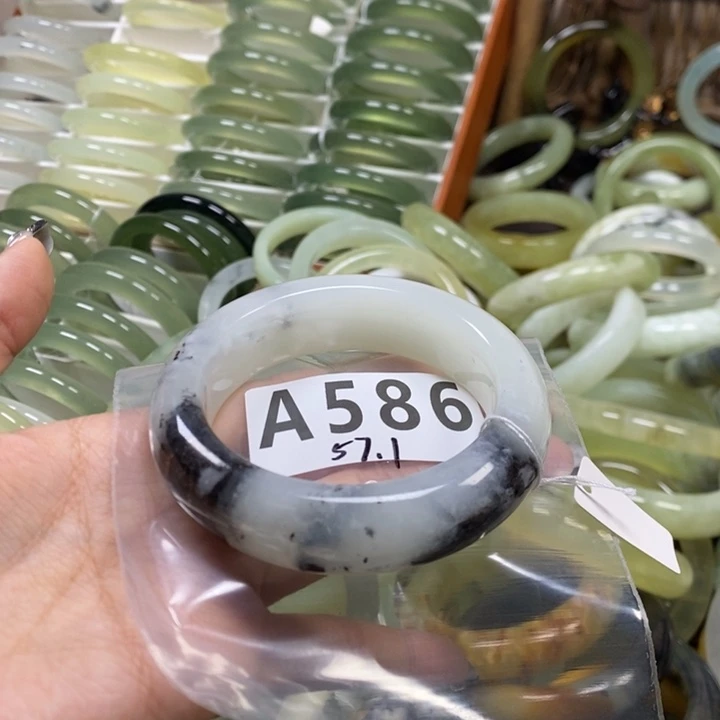 ****蛇纹石玉未镶嵌手镯