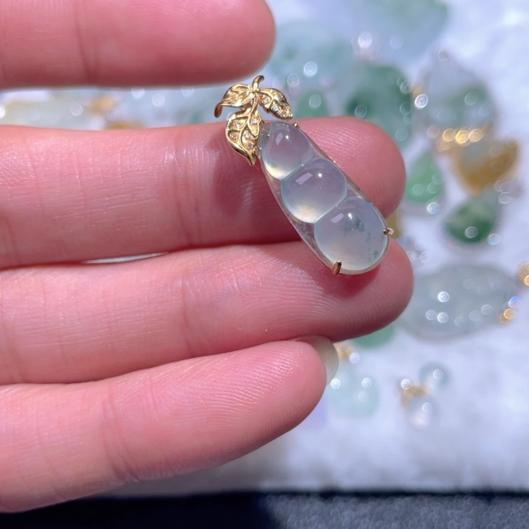 颈饰18K金镶嵌翡翠翡翠