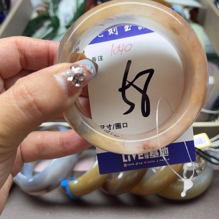 石英质玉手镯未镶嵌