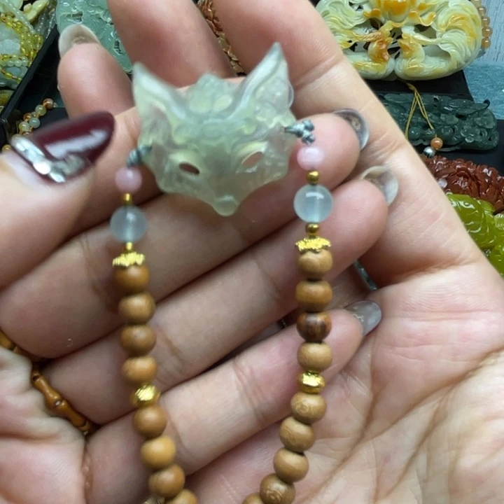 蛇纹石玉未镶嵌颈饰