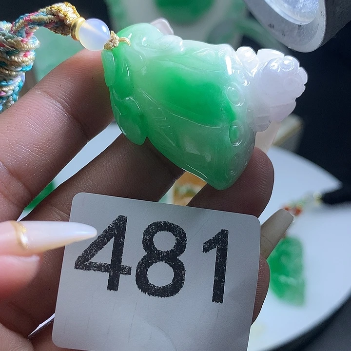 翡翠未镶嵌吊坠(赠链)翡翠