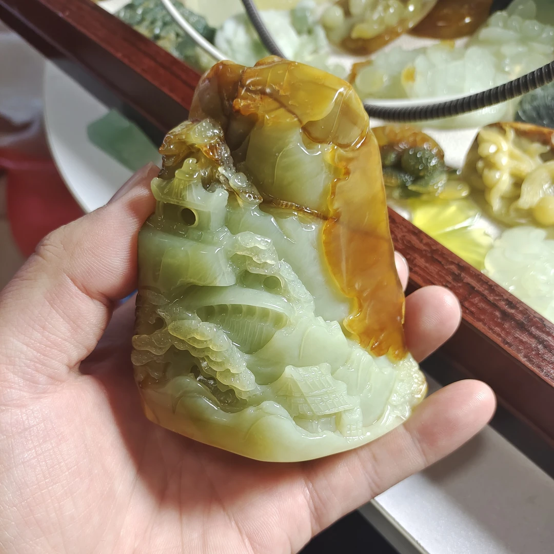 天然岫玉花玉 手工雕刻山水摆件 三面玉石原皮 雕工精美 料质细腻