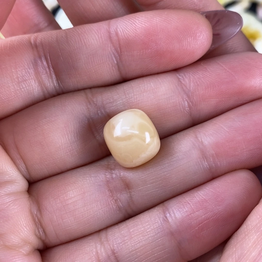 蜜蜡裸石未镶嵌蜜蜡