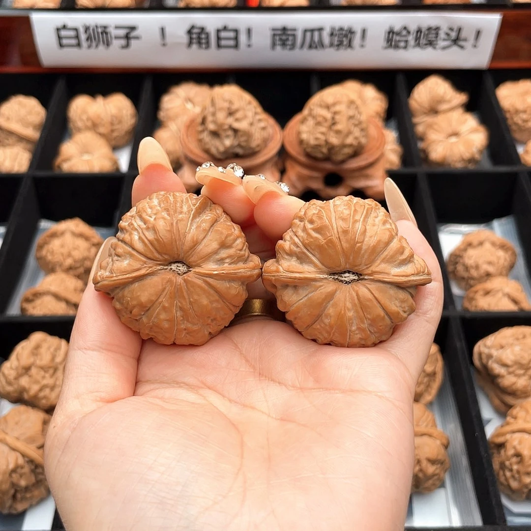 把件文玩核桃?**43近圆小凹底正肩全品红皮4322