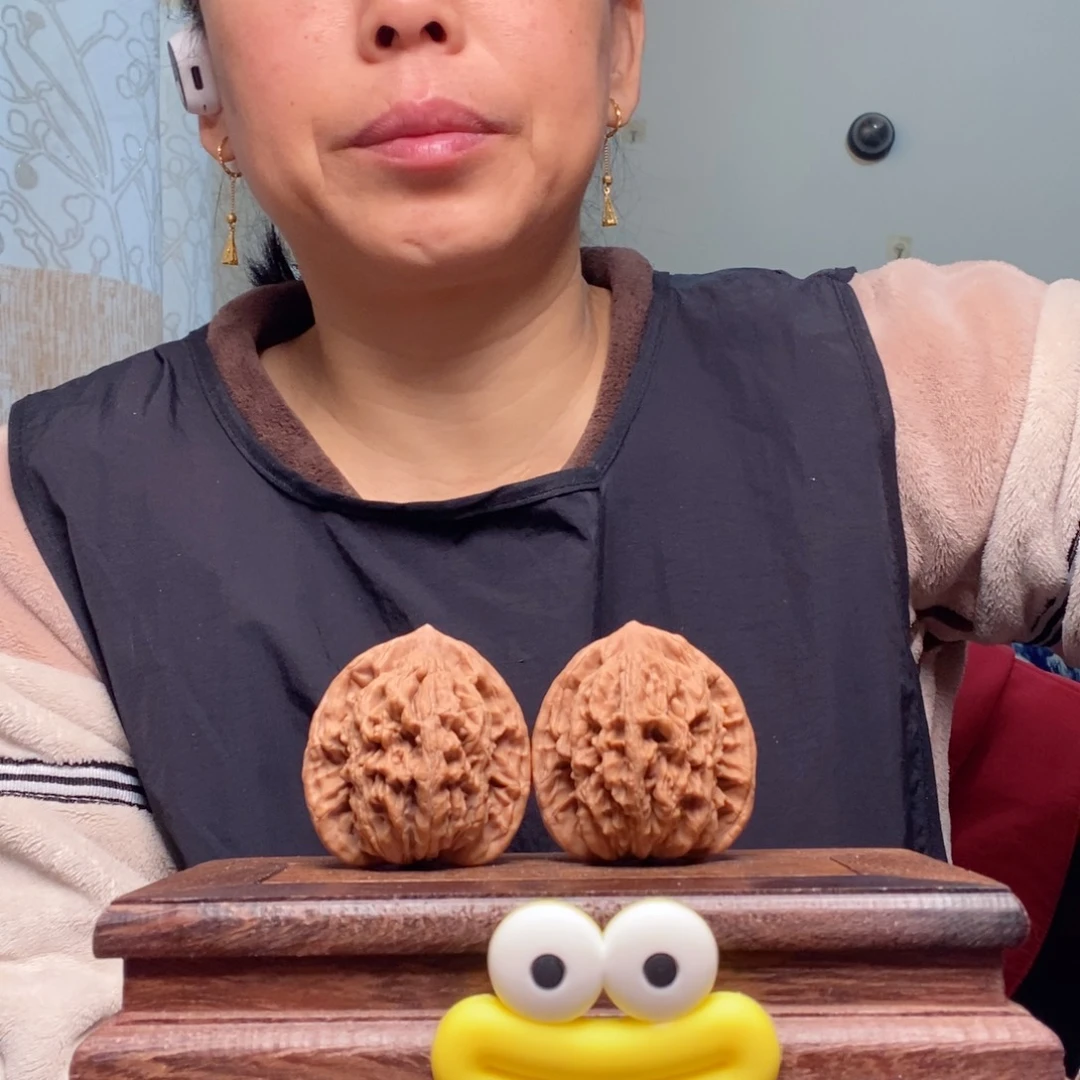 红***茶吊坠文玩核桃虎头