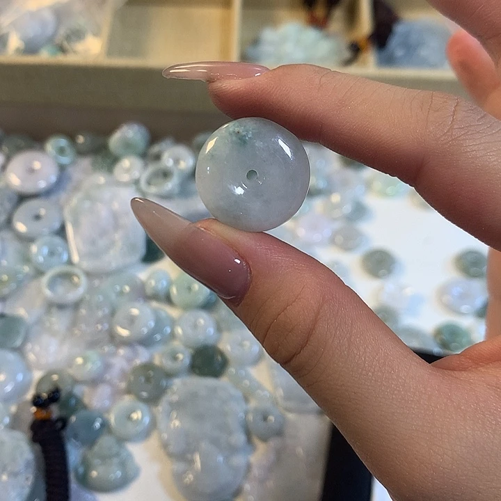 翡翠未镶嵌颈饰缅甸A货翡翠