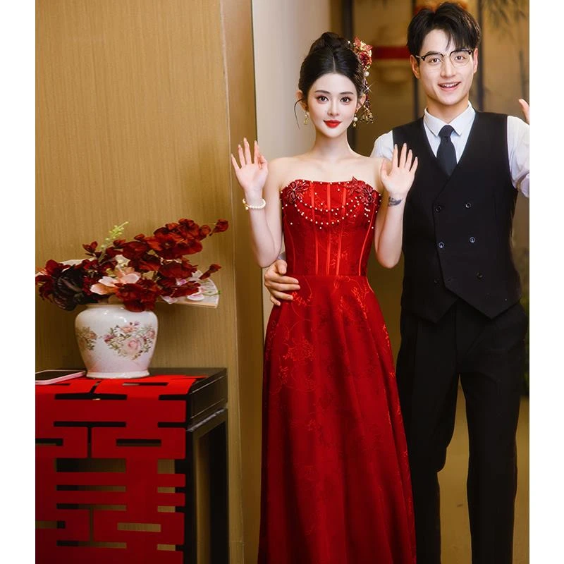 法式敬酒服新娘2025新款高级感酒红色抹胸订婚礼服洋装显白晨袍