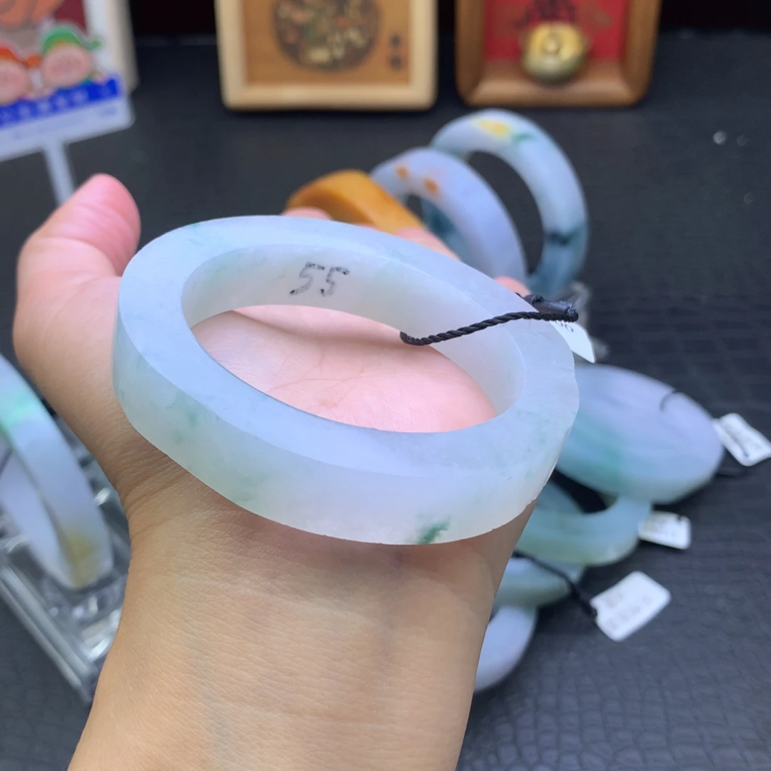 定制翡翠未镶嵌翡翠手镯