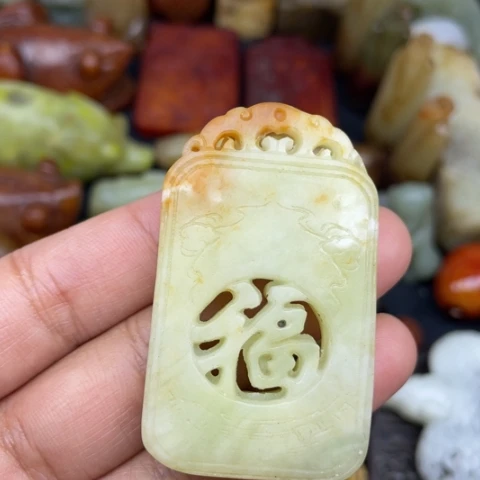 蛇纹石玉未镶嵌颈饰85