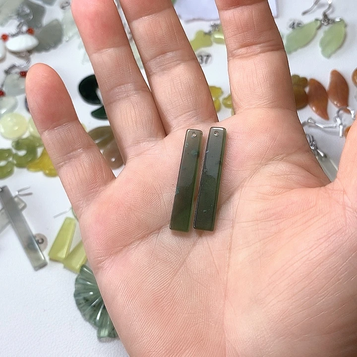 蛇纹石玉未镶嵌耳环准****号