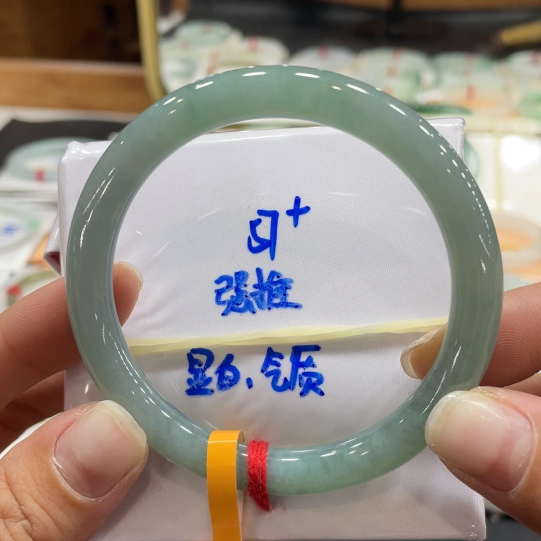 翡翠手镯未镶嵌57圆