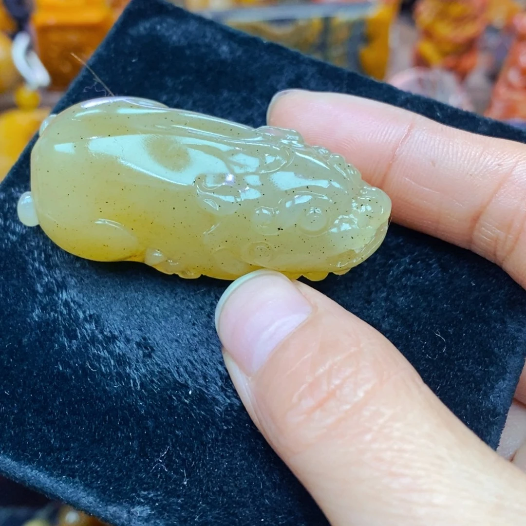 未镶嵌石英质玉（黄龙玉）项链