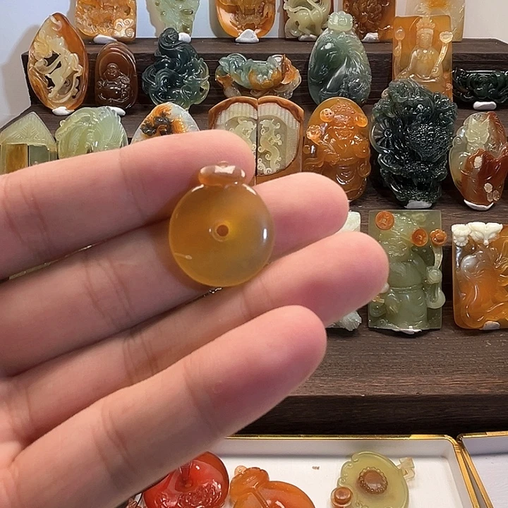 岫玉未镶嵌吊坠(赠链)