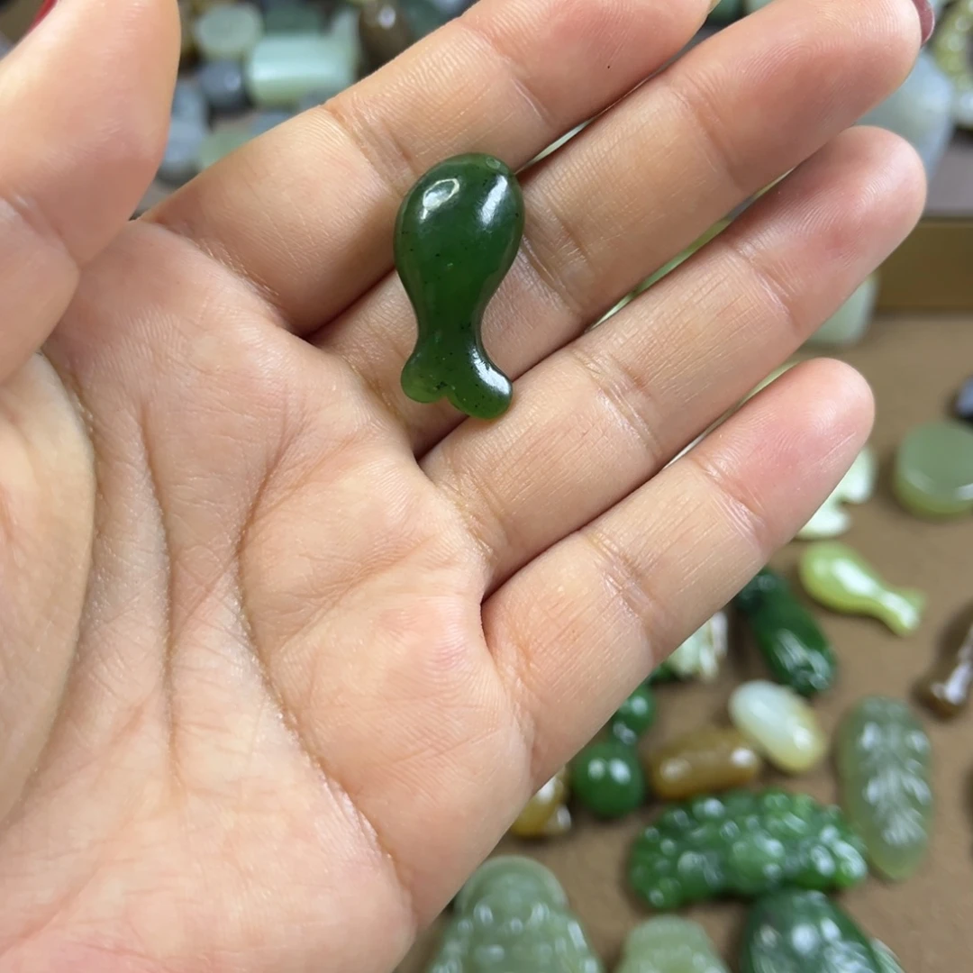 半***伤和田玉未镶嵌颈饰