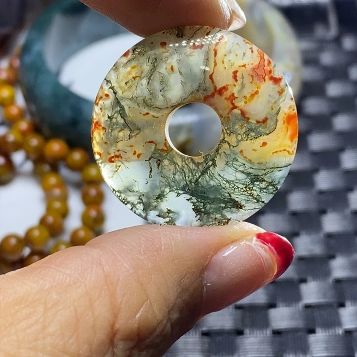 玛瑙/玉髓颈饰足银镀金镶嵌雄****展