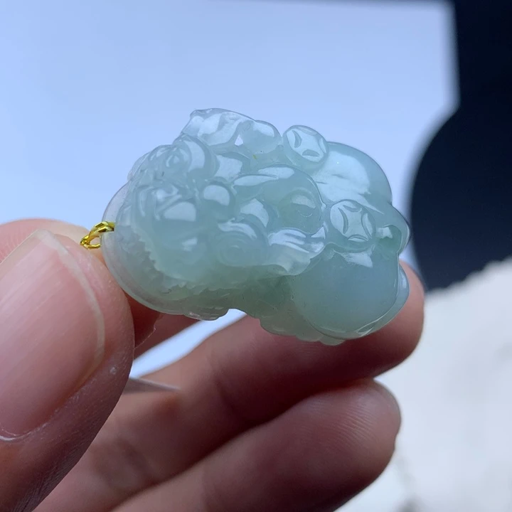 翡翠颈饰未镶嵌周**周翡翠