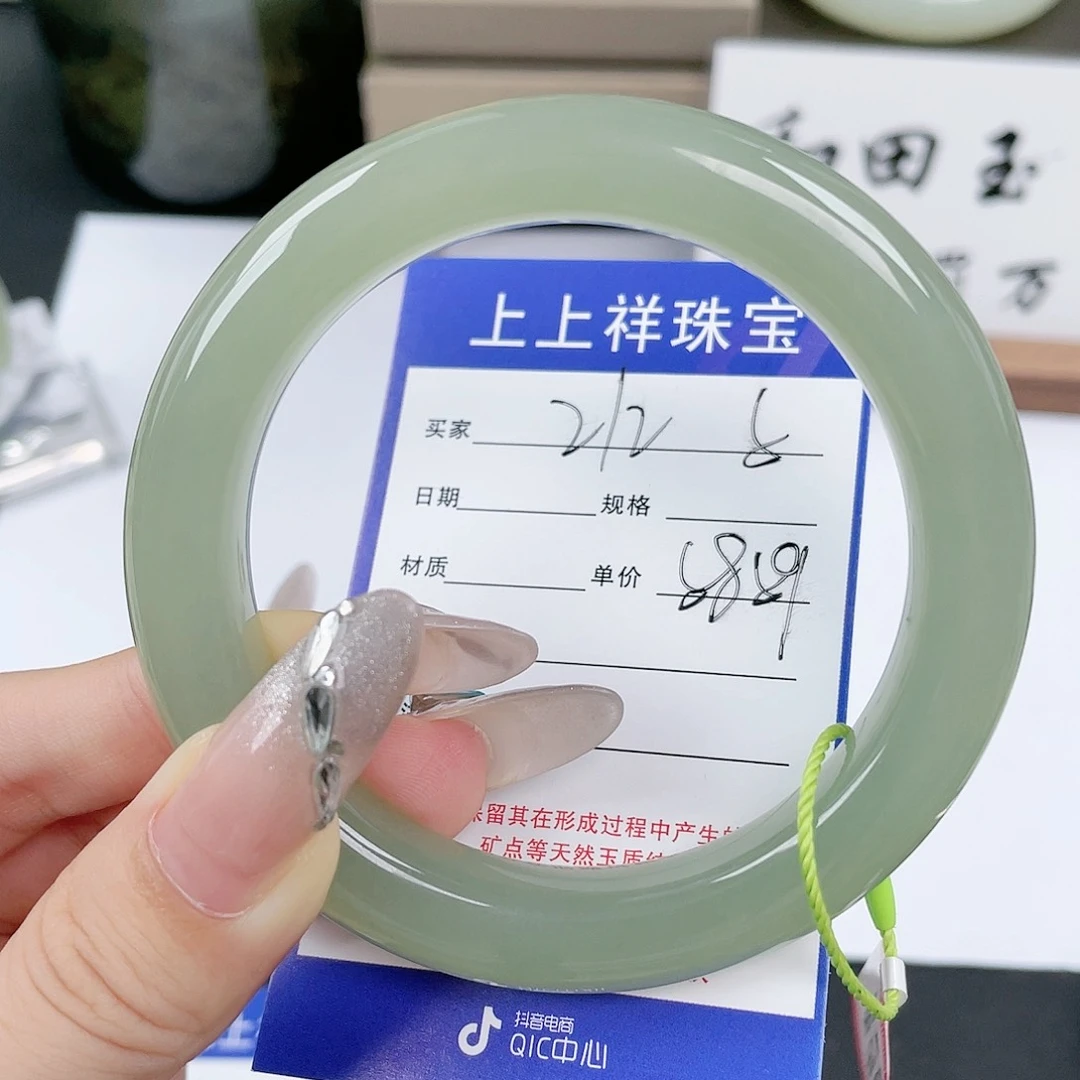 和田玉手镯未镶嵌