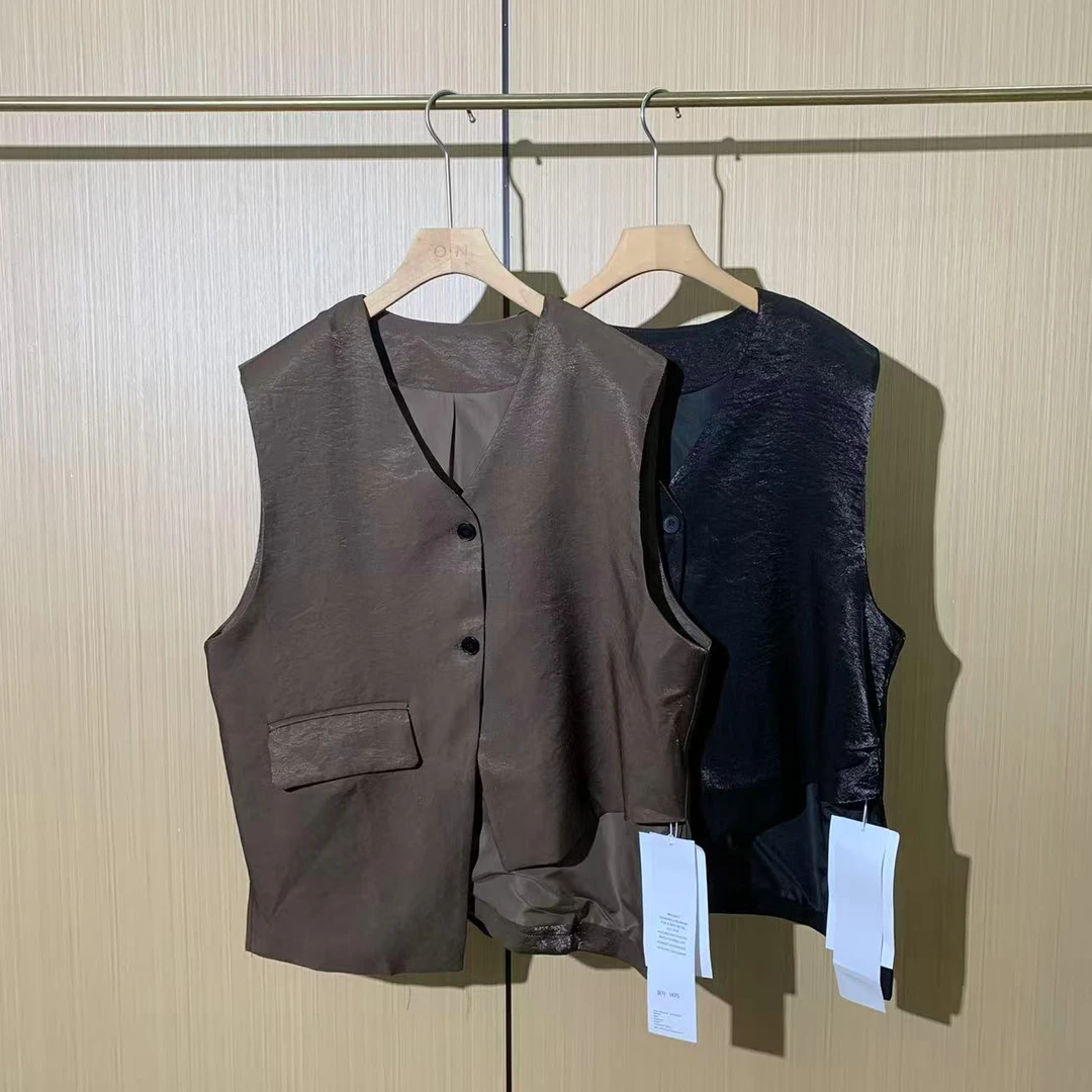 马甲女秋季2025新款欧韩货设计感小众不规则高级感马夹潮大码