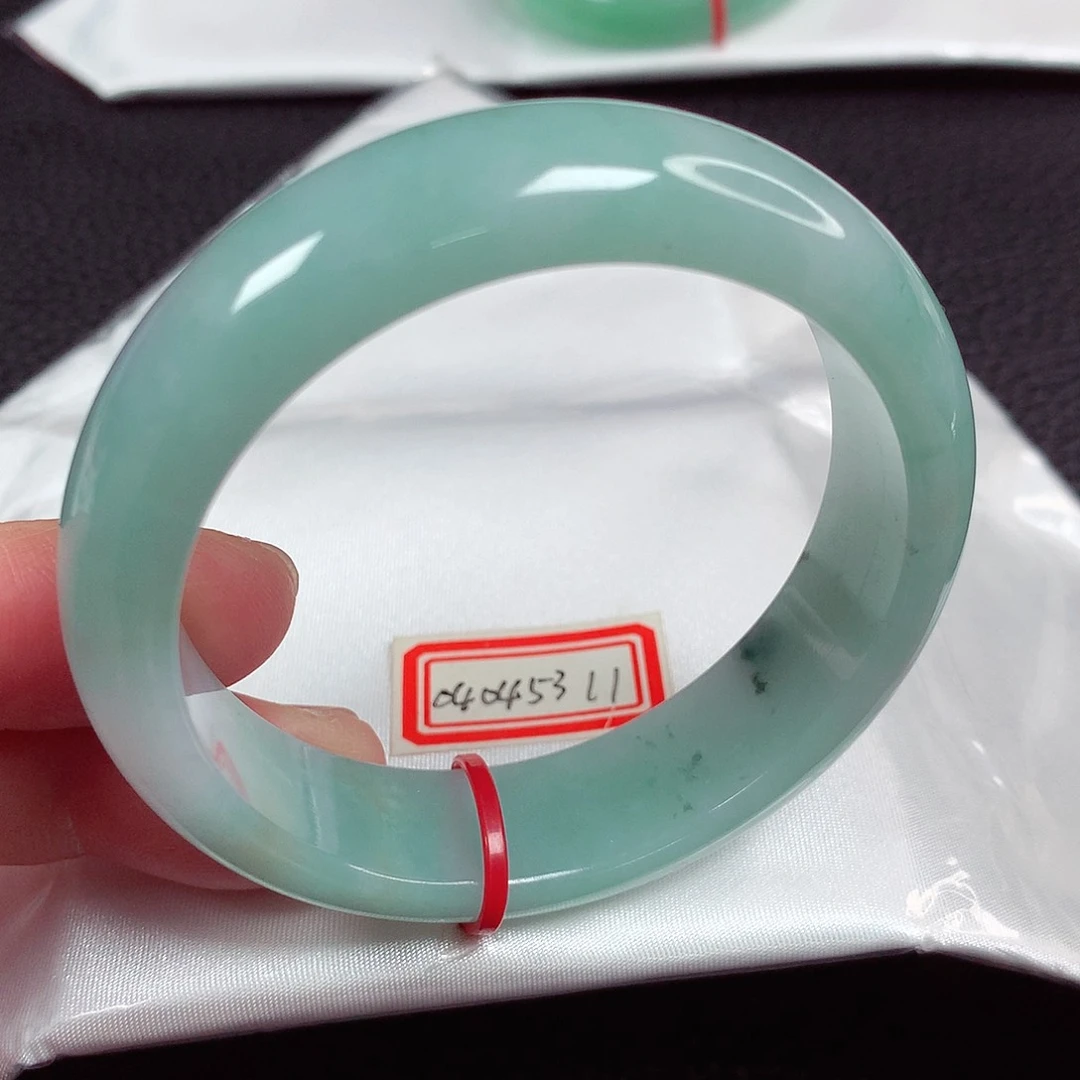 翡翠手镯未镶嵌天然翡翠手镯