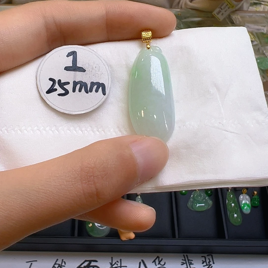 翡翠颈饰18K金镶嵌翡翠