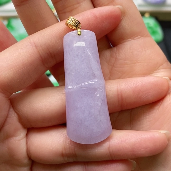 翡翠颈饰未镶嵌林***姐吊坠