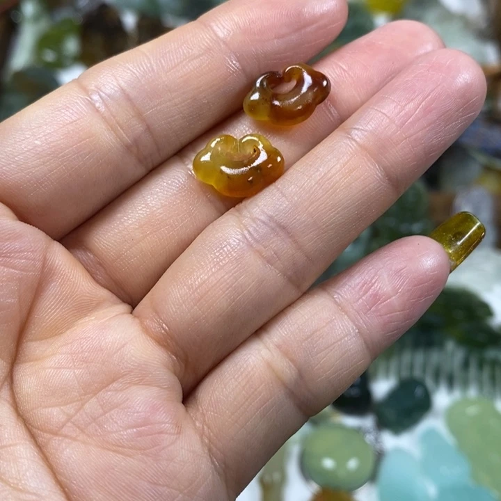 未镶嵌蛇纹石玉吊坠