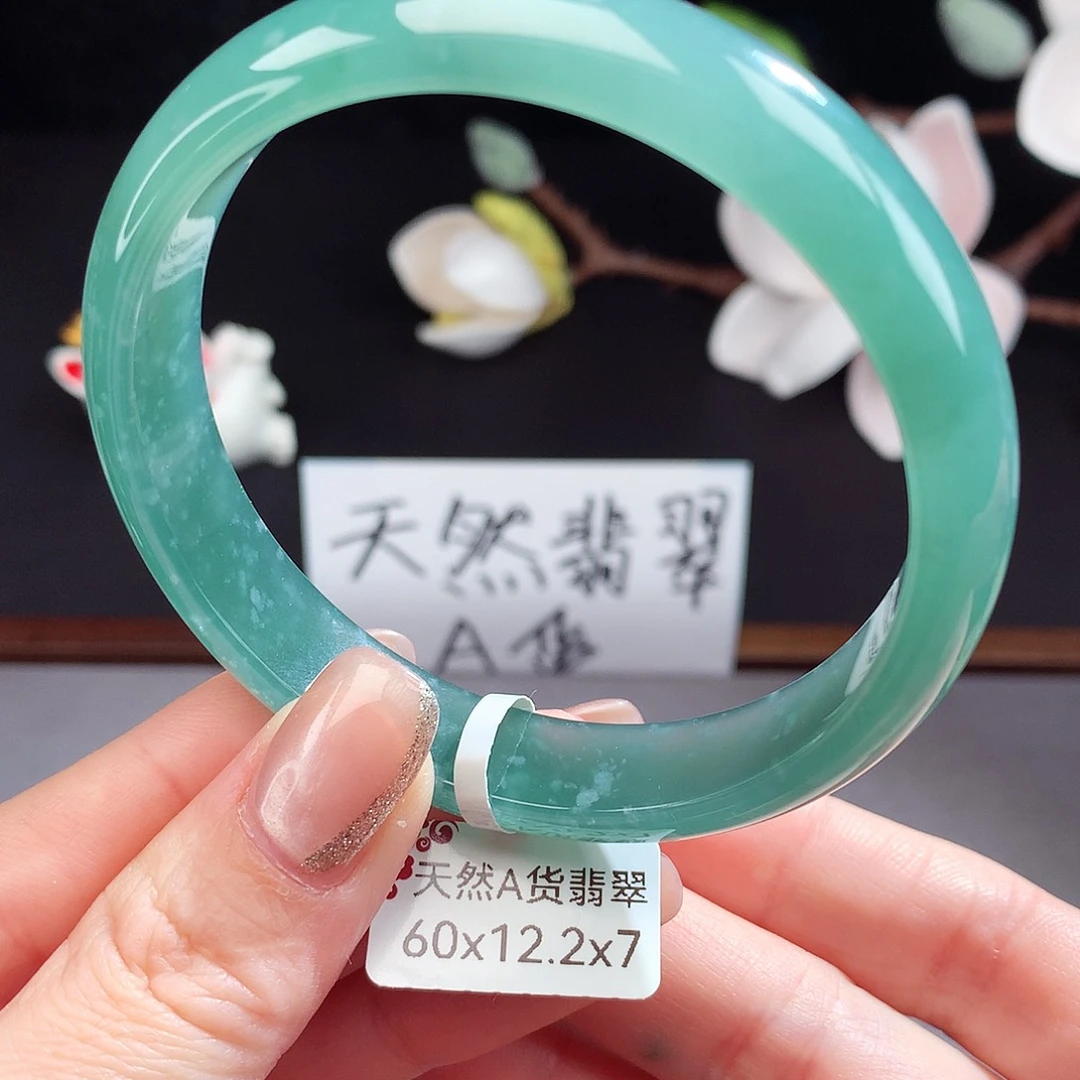翡翠手镯（圆镯）未镶嵌