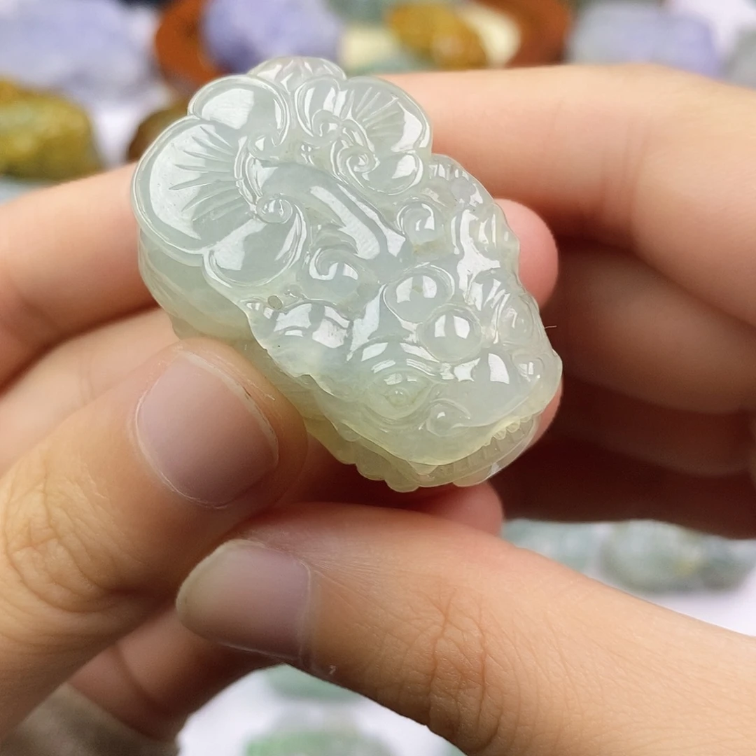 翡翠未镶嵌颈饰貔貅