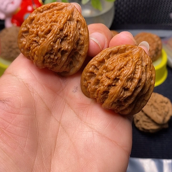 二***。核桃手把件36密纹300