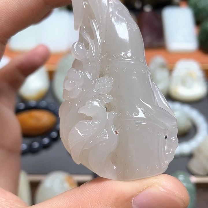 和田玉未镶嵌把件