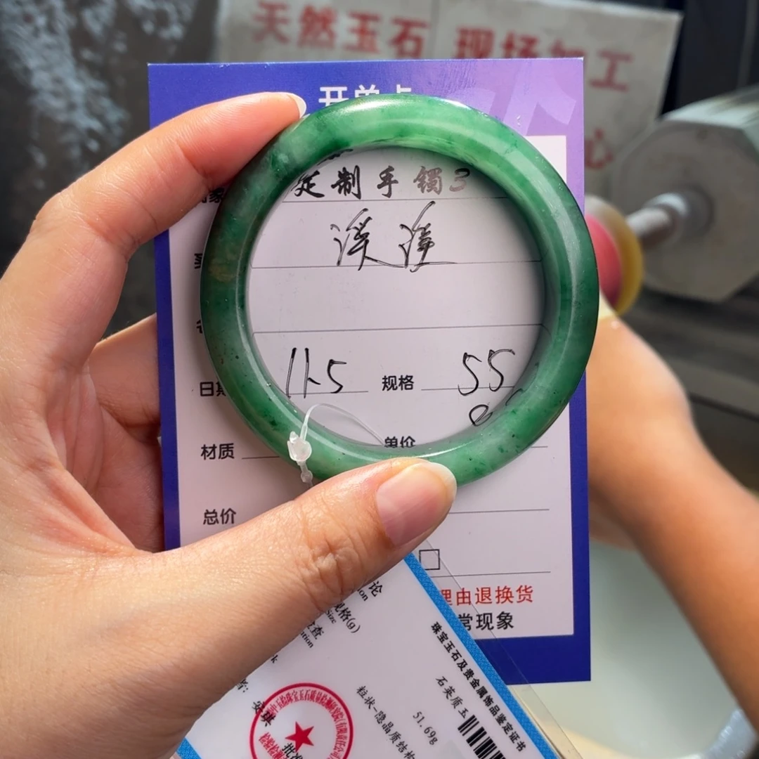 溪***溪石英质玉未镶嵌手镯