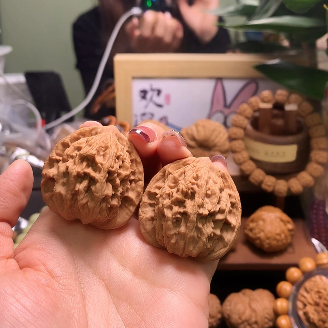 文玩核桃吊坠虎头40