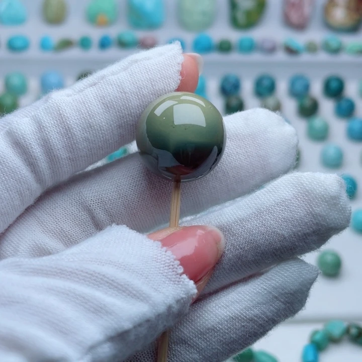 绿松石未镶嵌原矿随***现