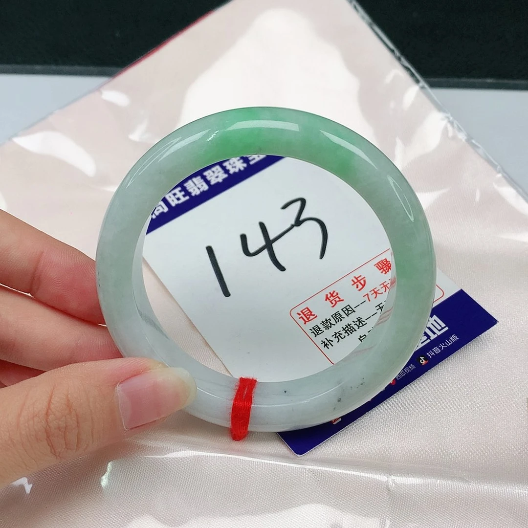 翡翠手镯未镶嵌翡翠12