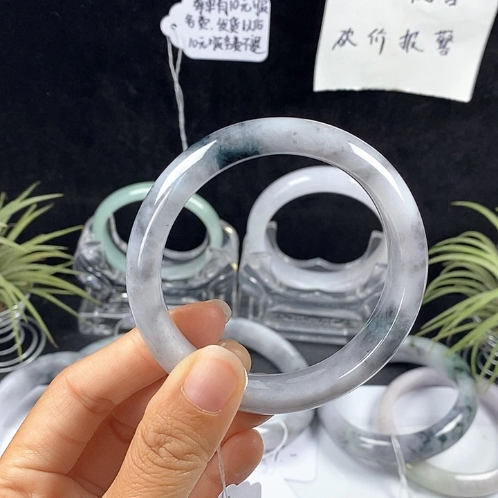 翡翠未镶嵌手镯63号。 56.9圈