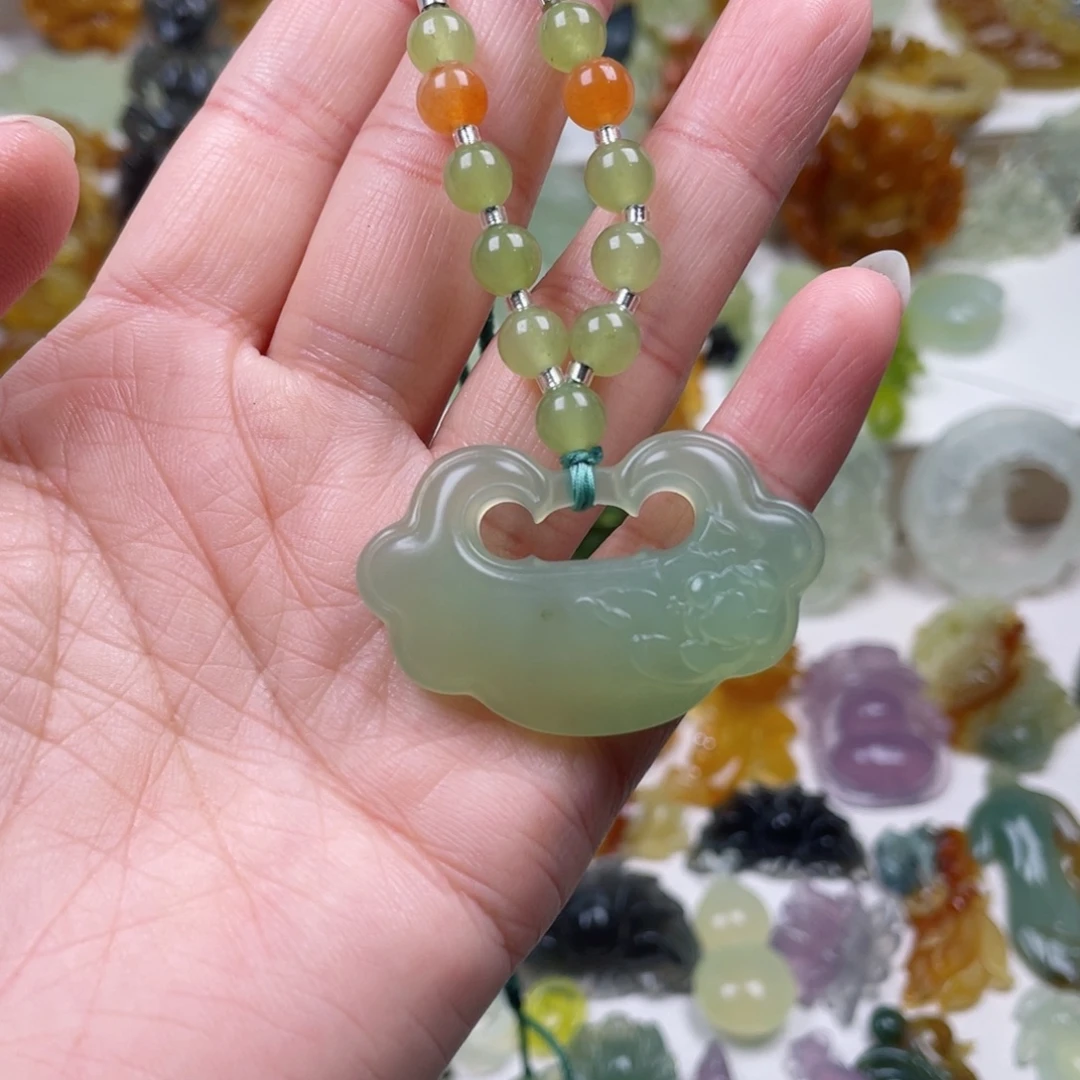 蛇纹石玉未镶嵌颈饰