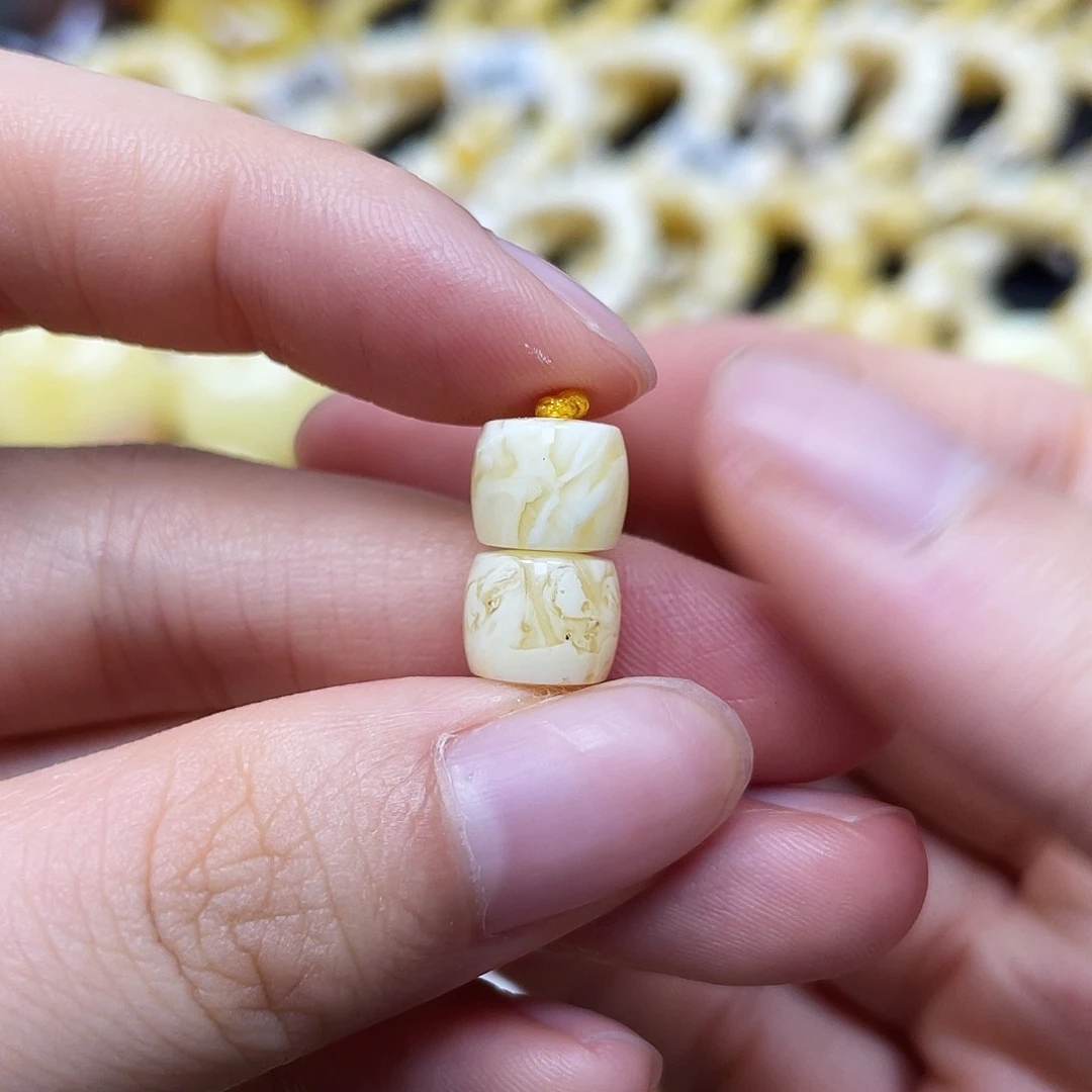 未镶嵌蜜蜡裸石直切对珠8.4mm瑕