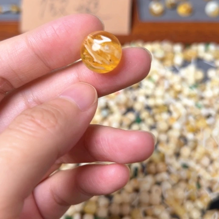 蜜蜡未镶嵌裸石13.8mm一个