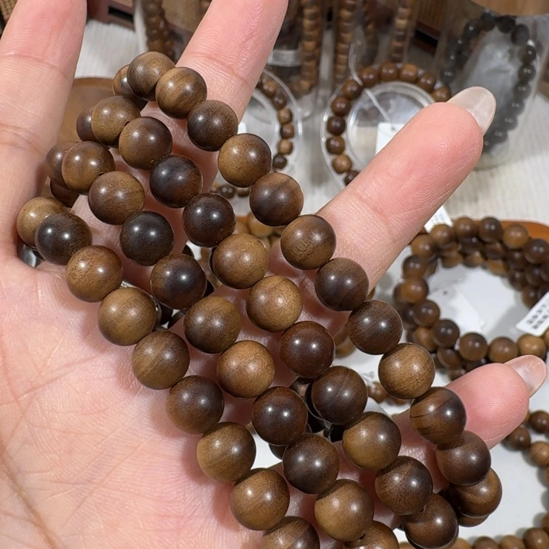 蔚***风檀香木无事牌0.8横纹沉水工艺料