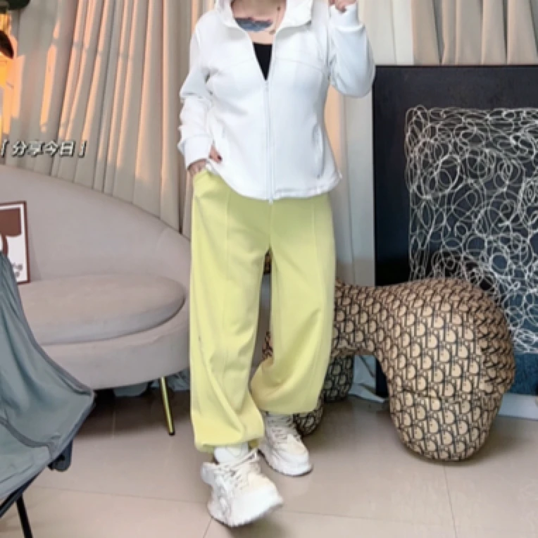 【大曼曼家】高品质刺绣多巴胺卫裤大码女裤休闲百搭显瘦8902