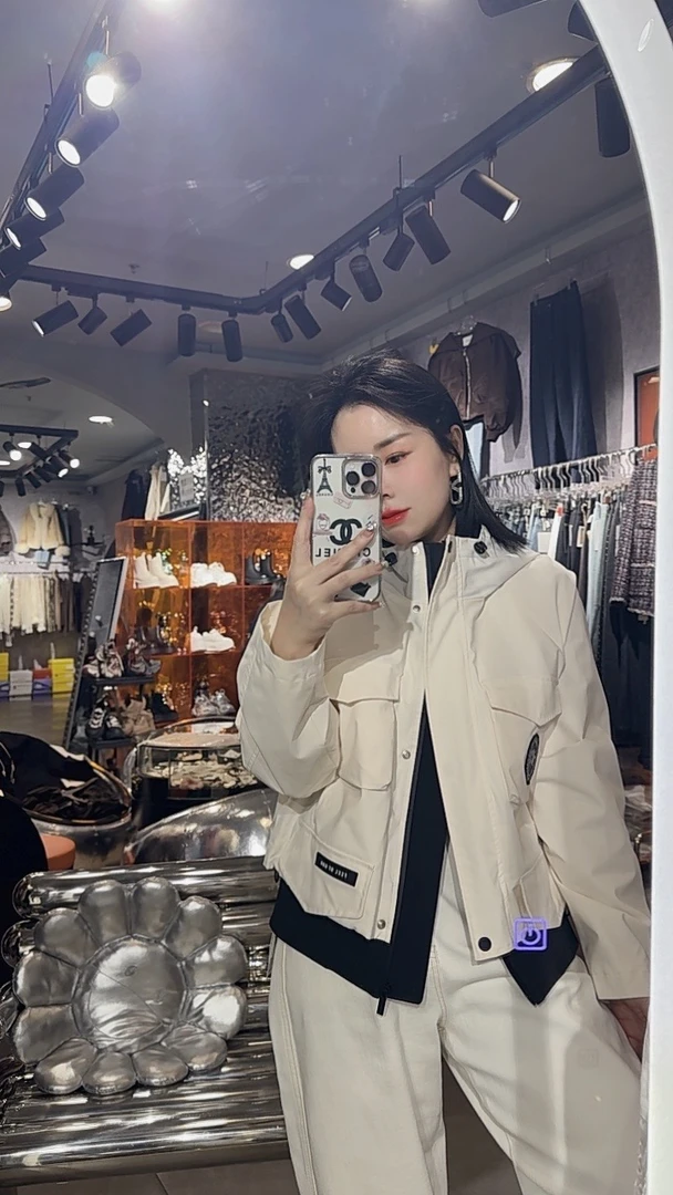 王琳家白色外套短款