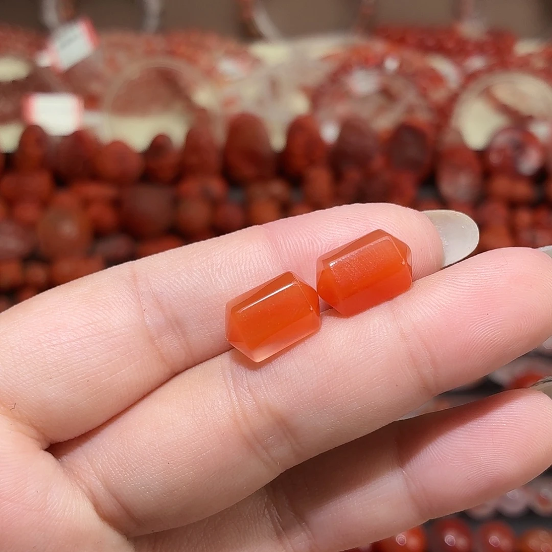 南红玛瑙未镶嵌颈饰8咪六棱形一对
