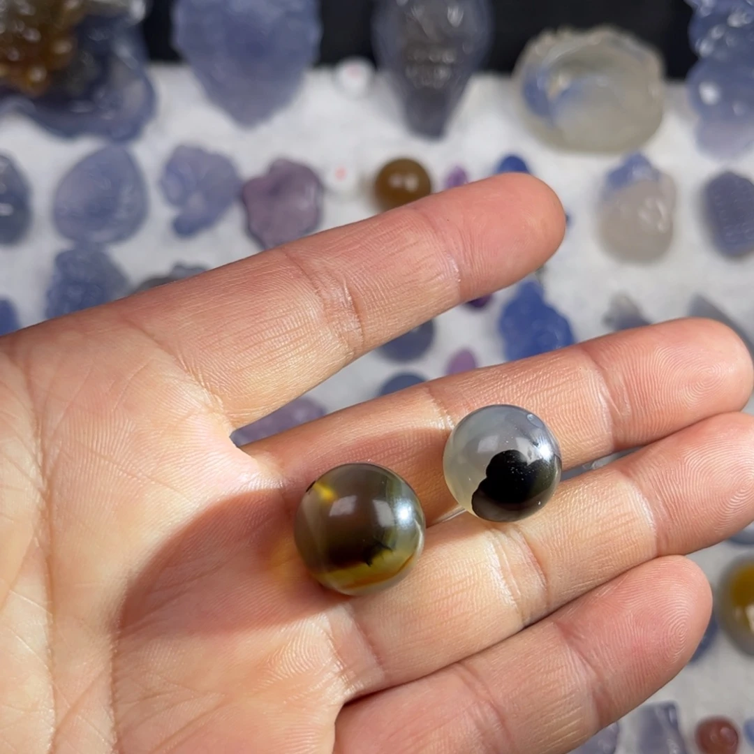 玛瑙/玉髓未镶嵌颈饰黑糖心珠子