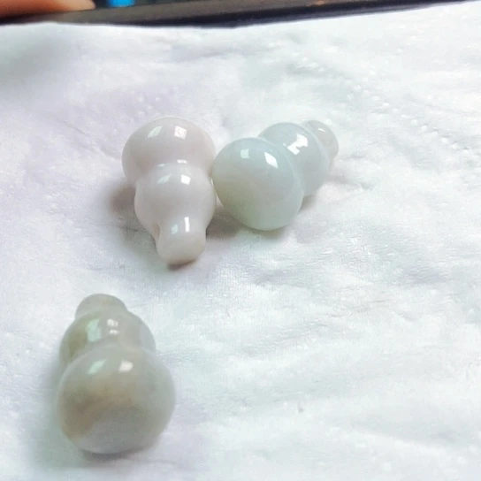 翡翠颈饰未镶嵌天****远吊坠